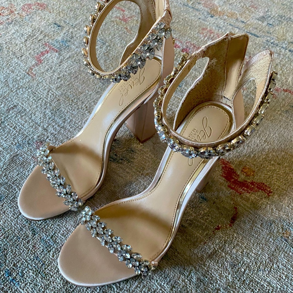 Jewel Badgley Mischka - Champage Block Heel ✨